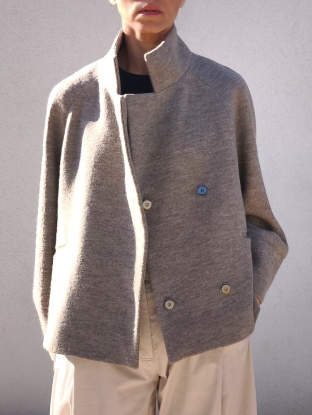 coat _SIX_ - size: S, color: grey